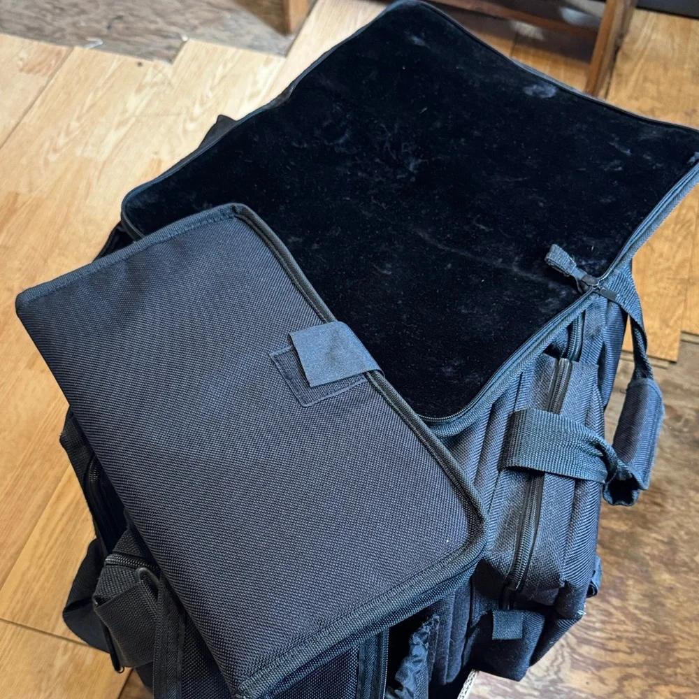 Black Storage duffle Gun Bag very spacious and a lots of space for everything